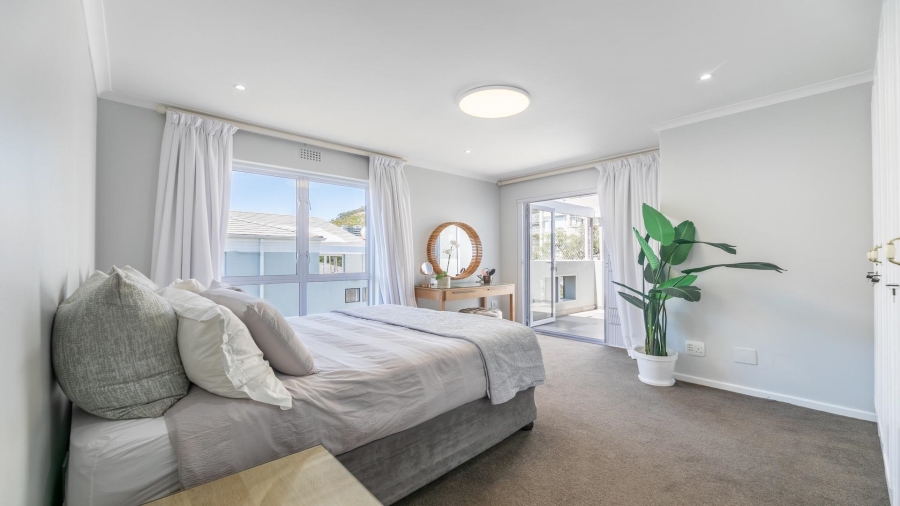 2 Bedroom Property for Sale in Sea Point Western Cape
